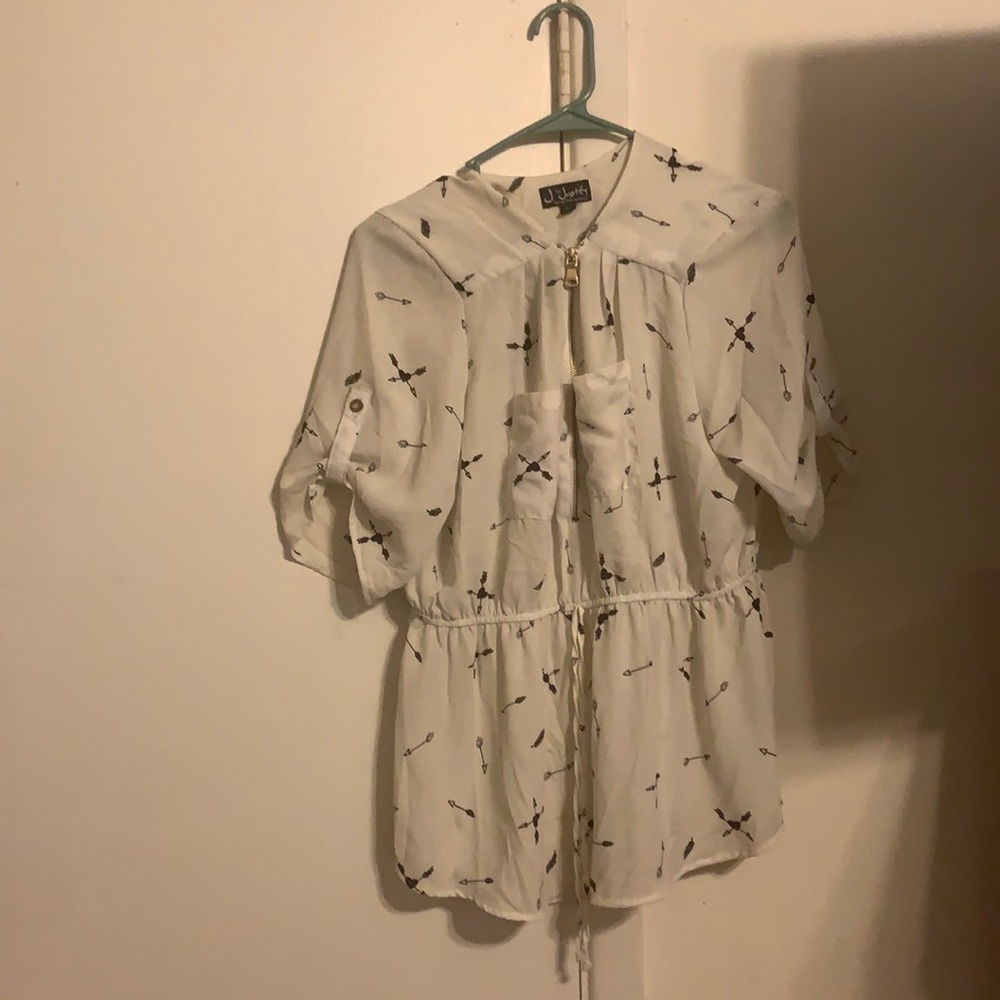 J for Justify blouse with arrows